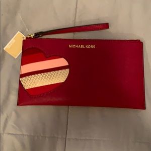 Michael Kors Heart Clutch (NWT)